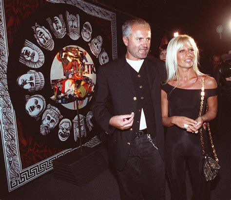 rai4 delitto versace|20 anni fa l’omicidio di Gianni Versace: la tragica fine del grande .